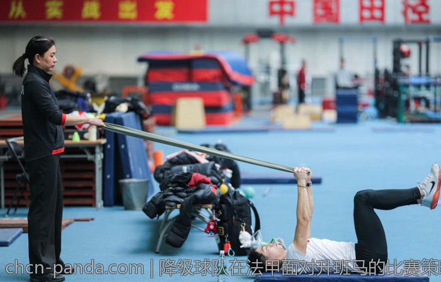 降级球队在法甲面对升班马的比赛策略探讨